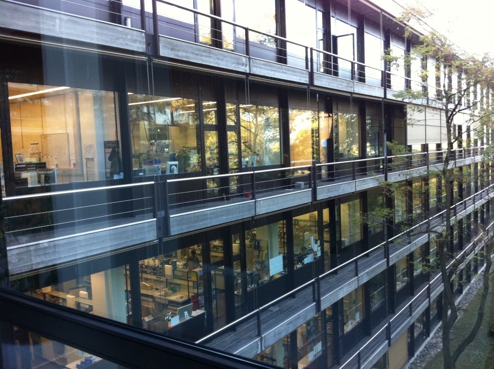 Y11-J, Balkon/Terrasse: Fluchtbalkone.